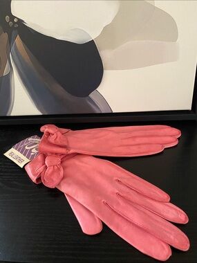Beautiful Vintage Grandoe Pink Leather Gloves